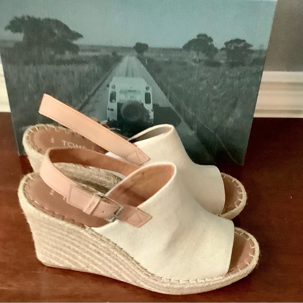 Women’s size 9 Tom Fords Natural Monica Wedges